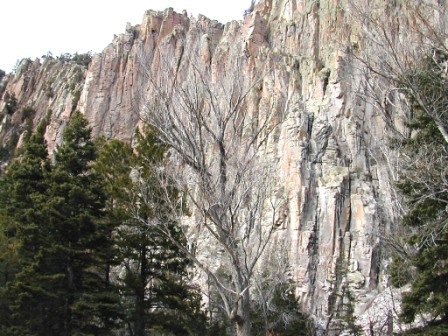 link to image of west end of large channel in the North Big Rock Quarry