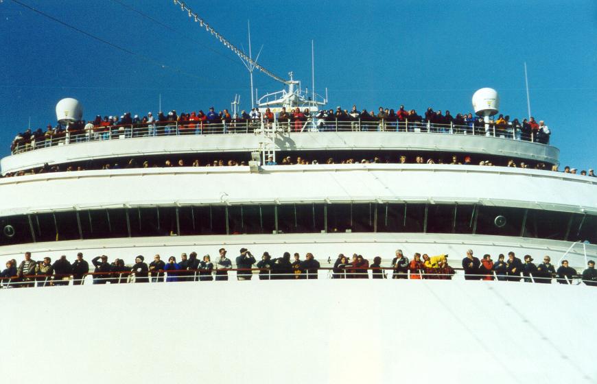 Photo of MS Ryndam cruising toward Hubbard Glacier, Alaska
