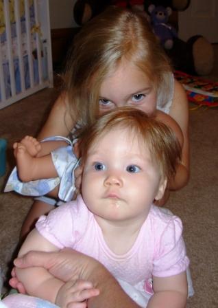 Photo of Ella Suzanne Morton with her sister Sophia, Auguat 2006