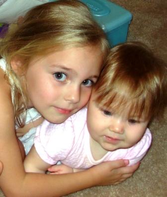 Photo of Sophia Lane Morton with her little sister Ella, August 2006